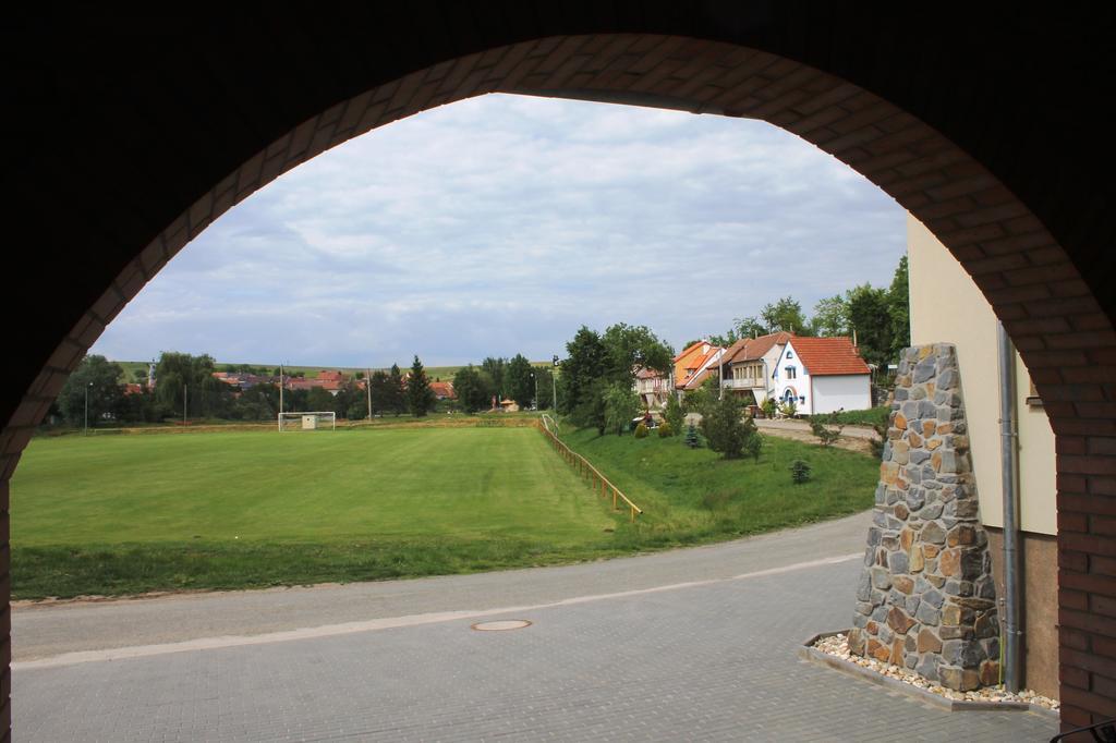 Penzion U Sklepu Hovorany Exterior foto